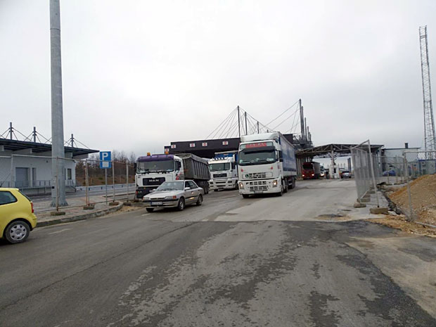 Отимају храну Србима, терају их са Севера!
